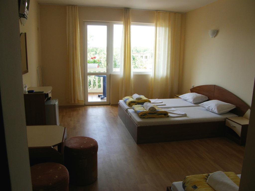 Arkadia Guest House Primorsko Room photo