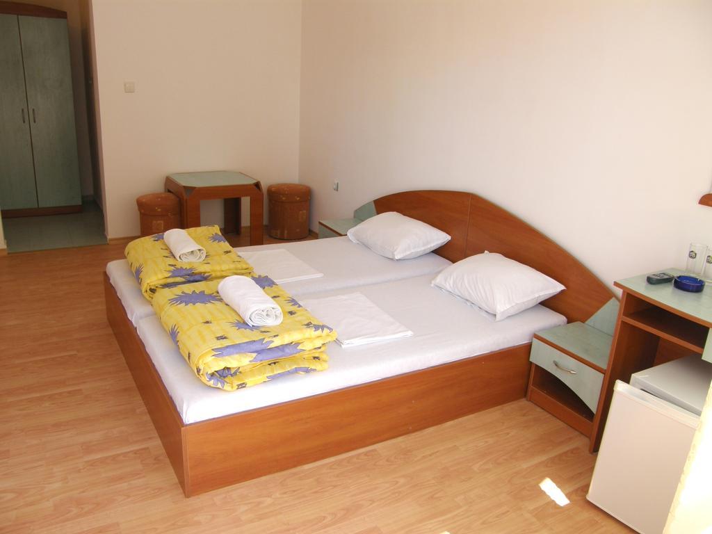 Arkadia Guest House Primorsko Room photo